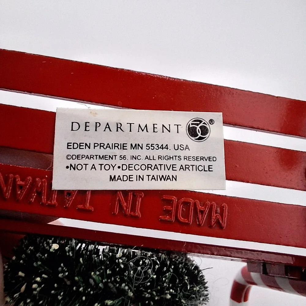 Dept 56 Candy Cane Bench Christmas Village Red White‎ Green Wreath No Box